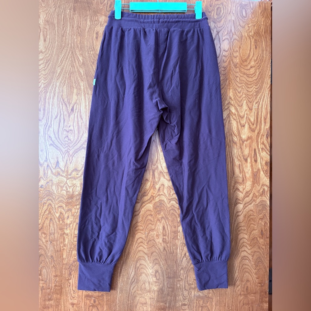 Vuori Purple Mesh Performance Joggers Size Medium - Picture 4 of 5